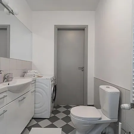 Comfortable Center By Urban Rent
